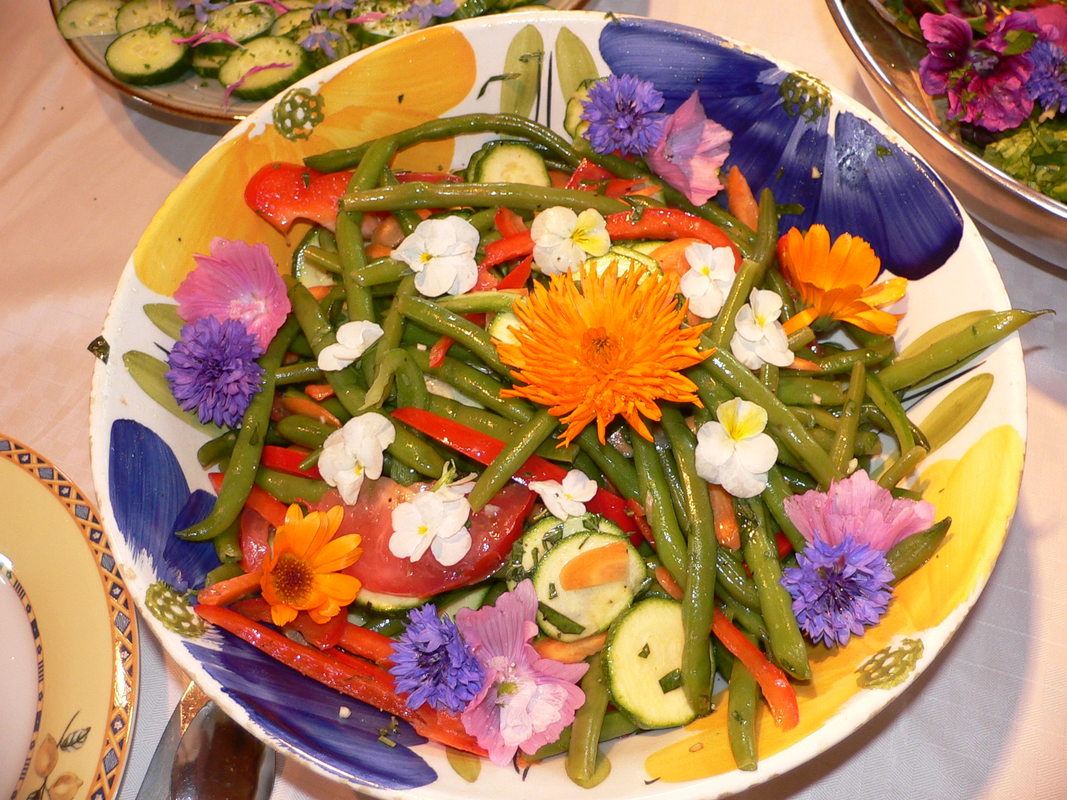 salade coloré avec des fleurs
